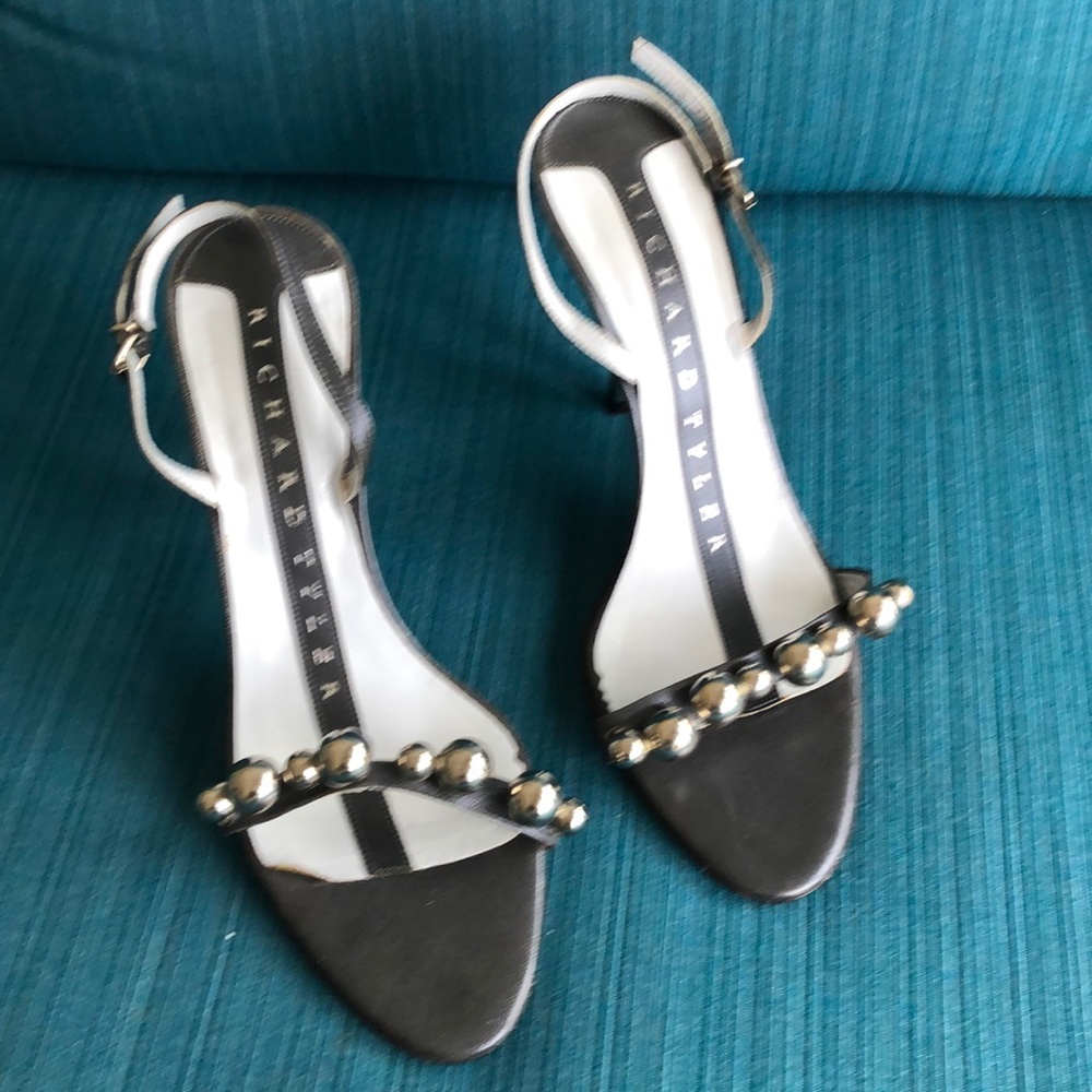 Stiletto heals